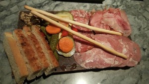 buttes-chaumont-charcuterie