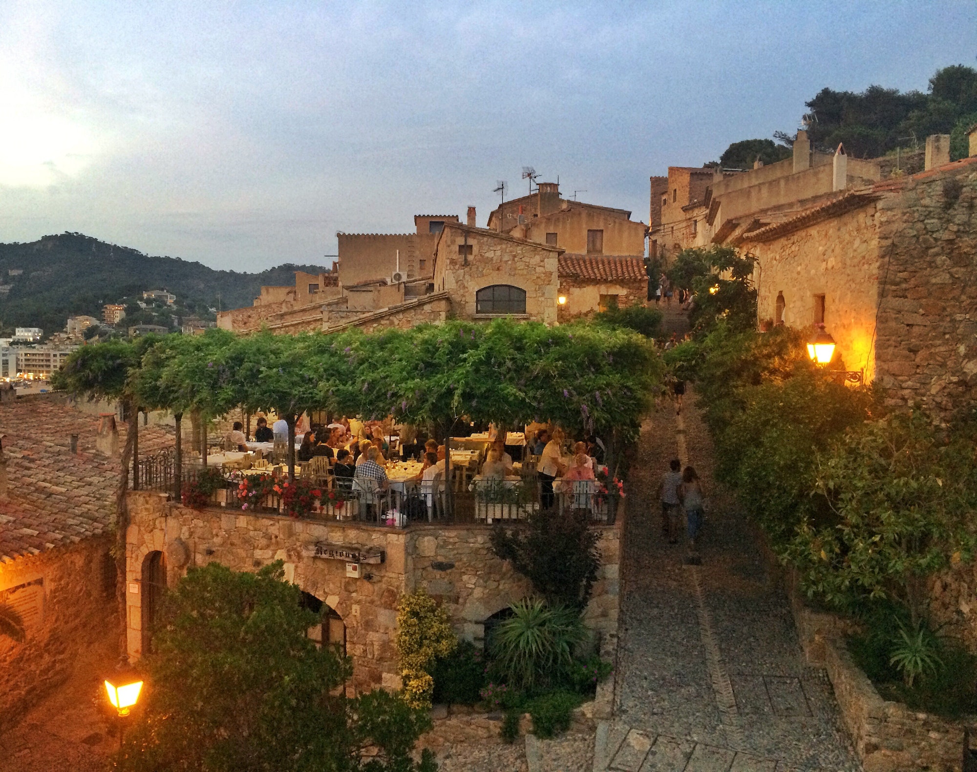 restaurant ville médiévale