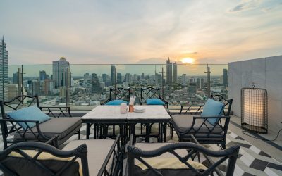 Les restaurants sur les toits : admirez des vues spectaculaires de la ville tout en savourant des mets délicieux