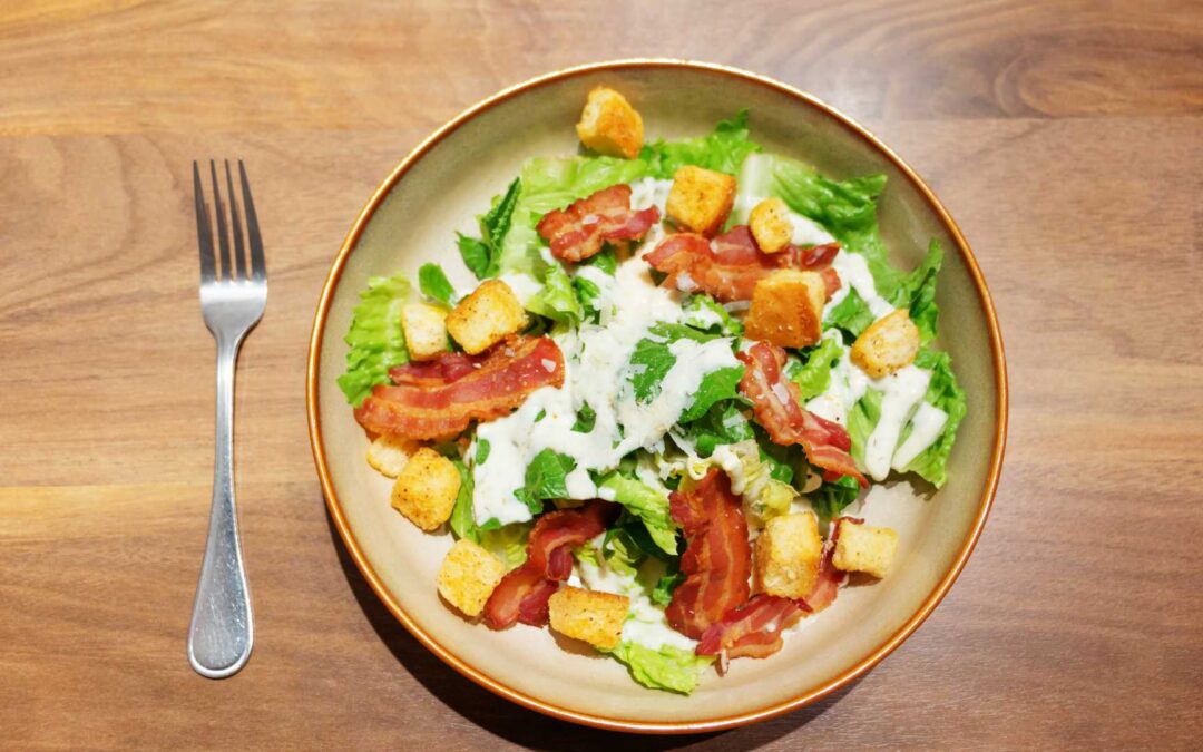 Salade César revisitée : rapide et gourmande