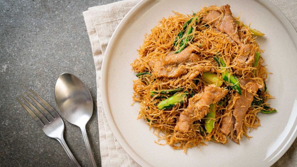Vermicelles de riz sautés au poulet