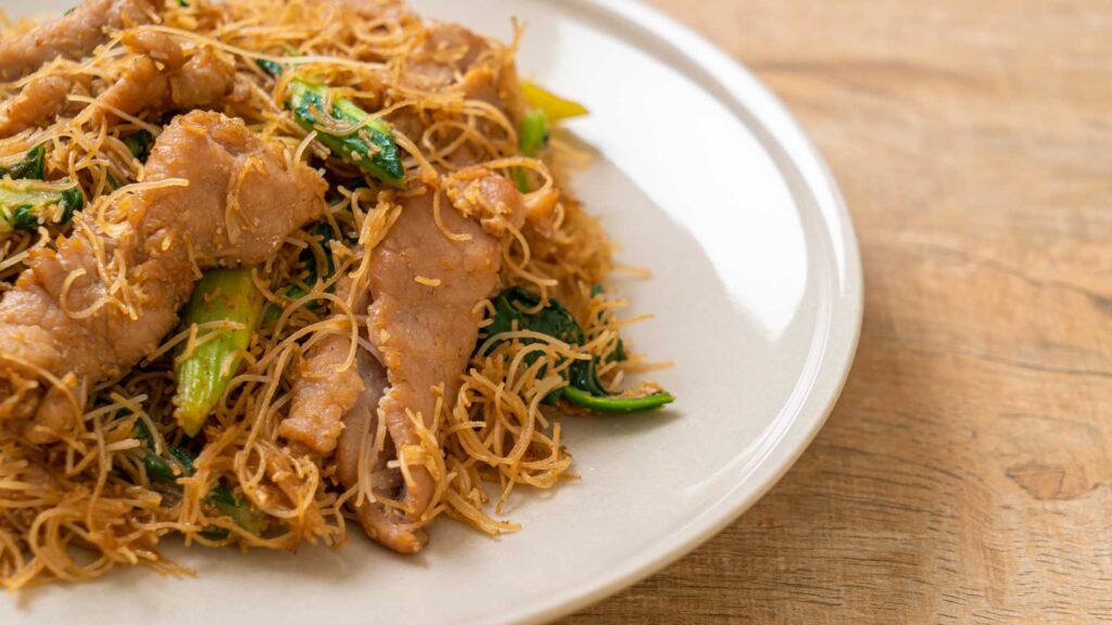 Vermicelles de riz sautés au poulet