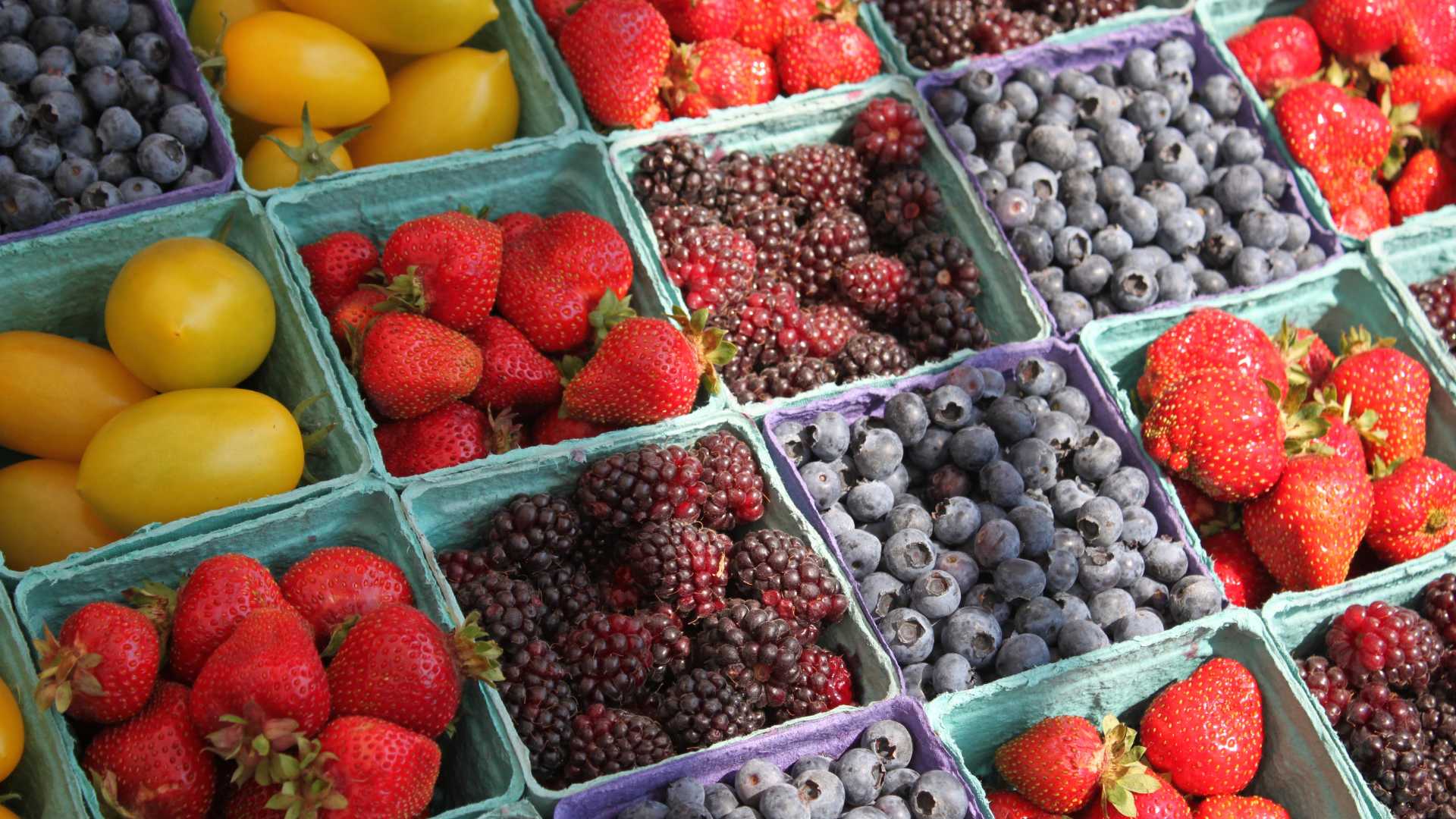 Étalage de fruit dans un marché